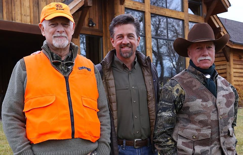 Simon, unidentified friend, and Simon in November 2014. (Photo courtesy of Gerald McRaney, with Jameson Parker’s blessing.)
